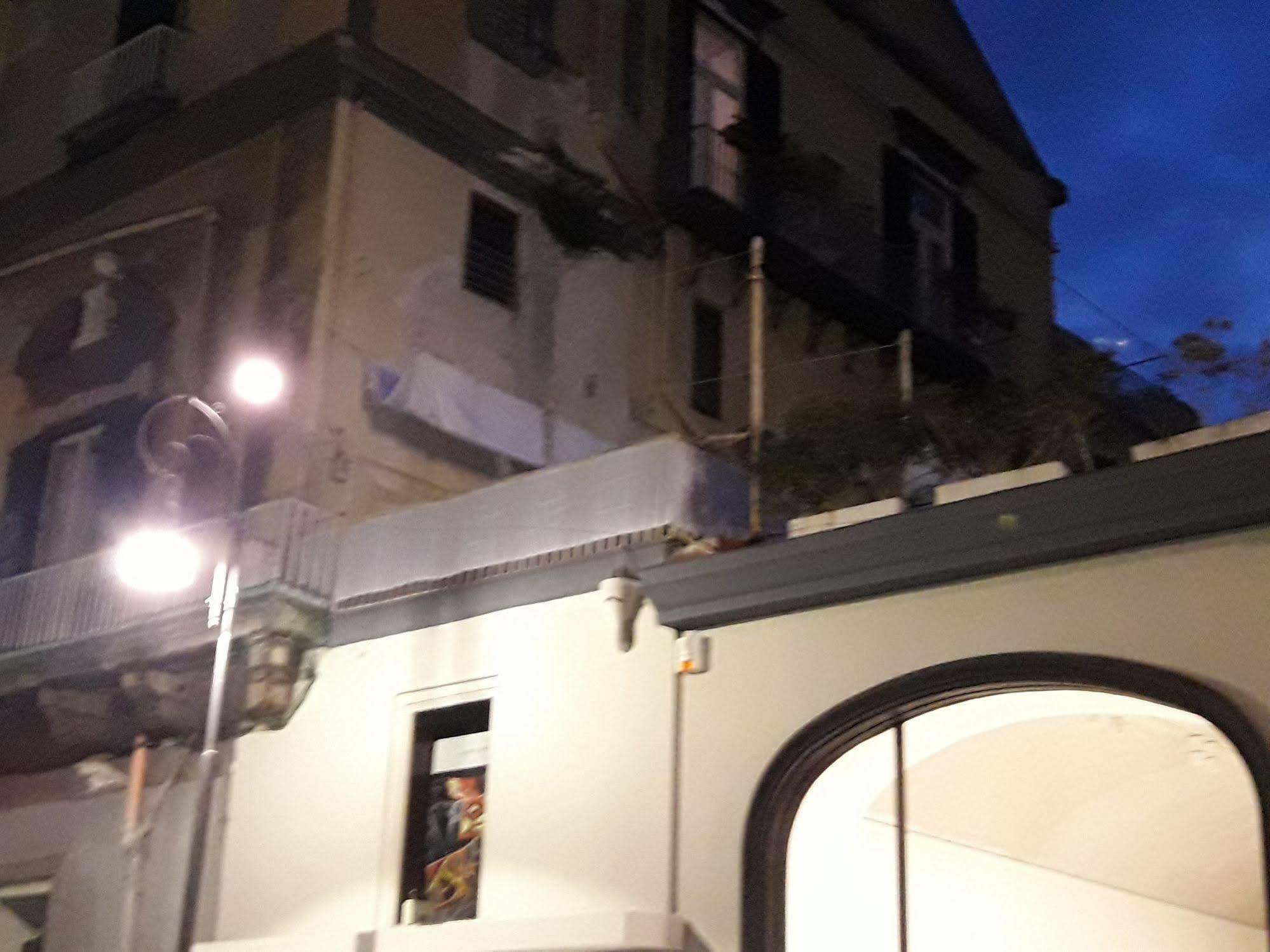 B&B Palazzo Satriano Napoli Eksteriør bilde